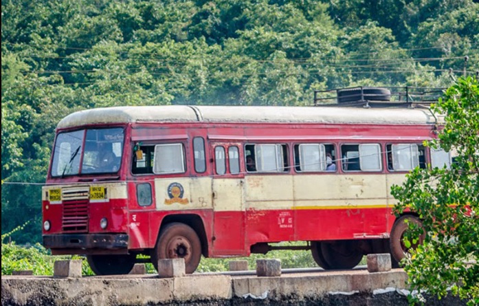 lalpari old bus